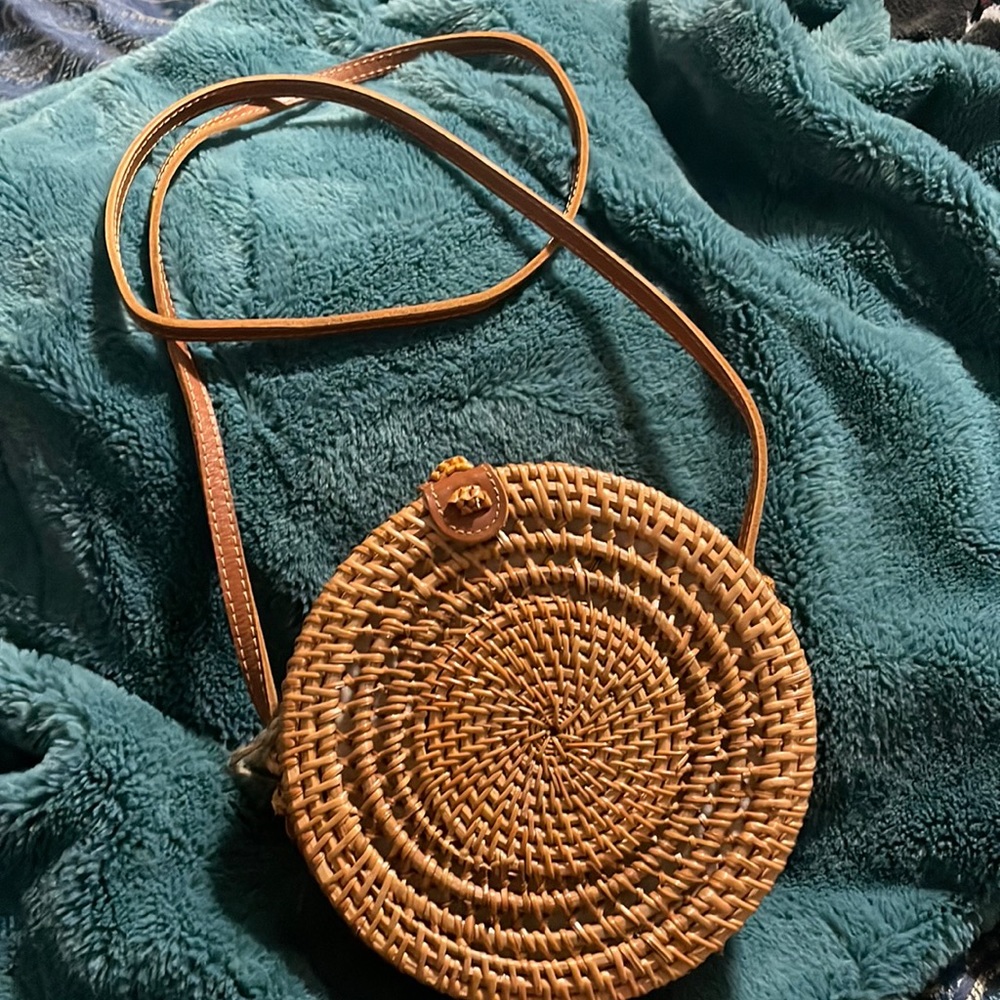 Made by hand basket/leather bag